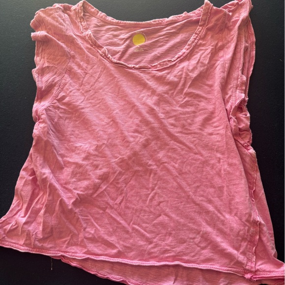 FUN FLATTERING & UNIQUE tee combo🖤🩷 zoom in for all the design details🩷🖤 - Picture 14 of 16